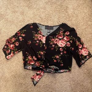 Black with pink floral Polly & Esther cropped blouse size Small